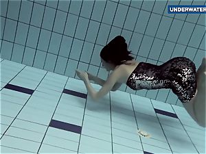 demonstrating bright udders underwater makes everyone mischievous